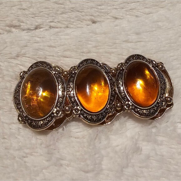 Elegant Faux Goldtone and Amber Strech Bracelet - Picture 2 of 4